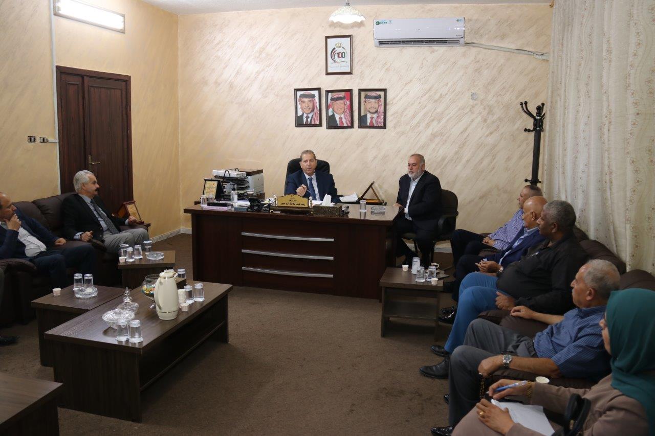 رئيس جامعة عمّان العربية يخرج المشاركين بدورة إدارة المشاريع الصغيرة والمتوسطة في البلقاء 2