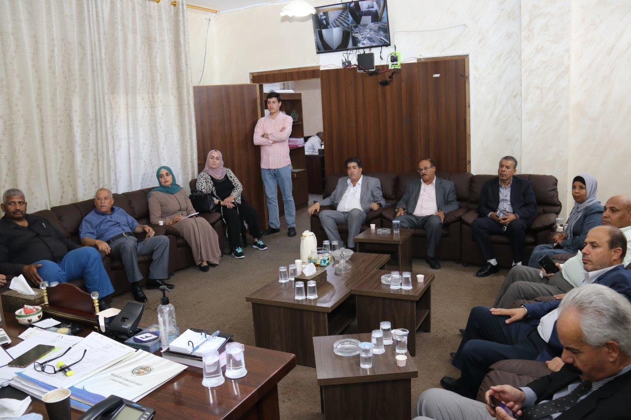 رئيس جامعة عمّان العربية يخرج المشاركين بدورة إدارة المشاريع الصغيرة والمتوسطة في البلقاء 4
