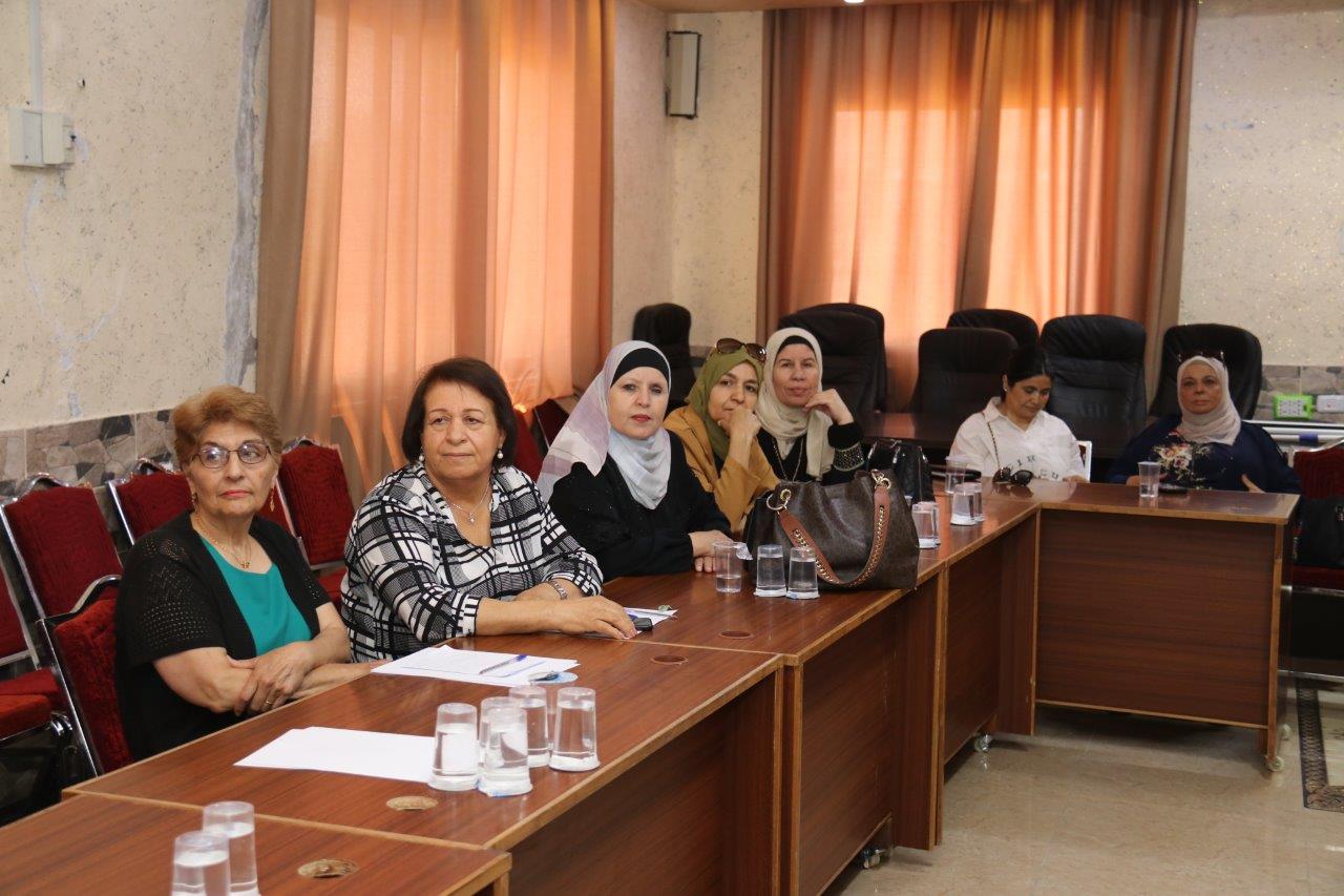 رئيس جامعة عمّان العربية يخرج المشاركين بدورة إدارة المشاريع الصغيرة والمتوسطة في البلقاء 5