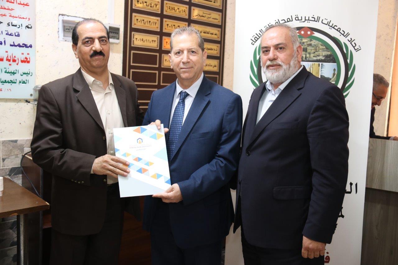 رئيس جامعة عمّان العربية يخرج المشاركين بدورة إدارة المشاريع الصغيرة والمتوسطة في البلقاء 11