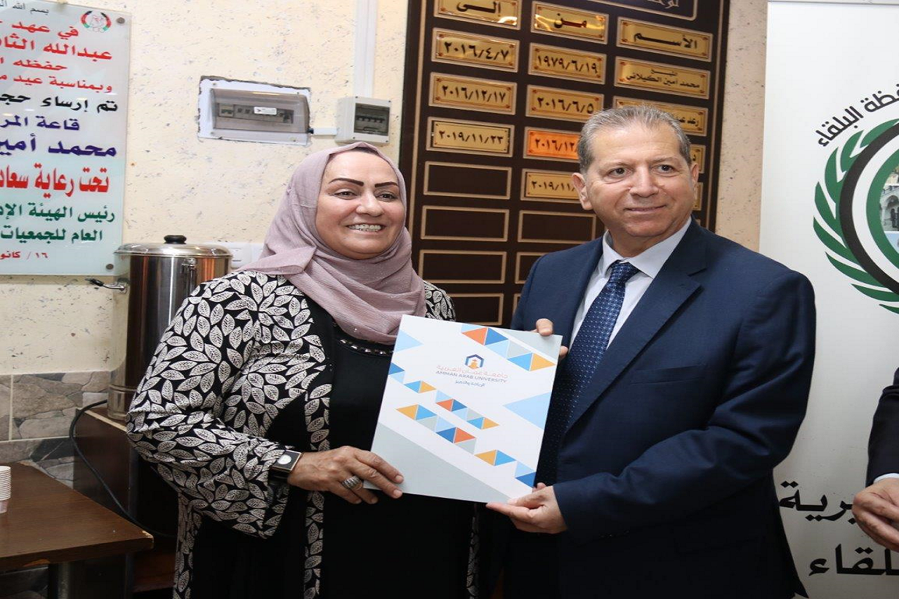 رئيس جامعة عمّان العربية يخرج المشاركين بدورة إدارة المشاريع الصغيرة والمتوسطة في البلقاء37