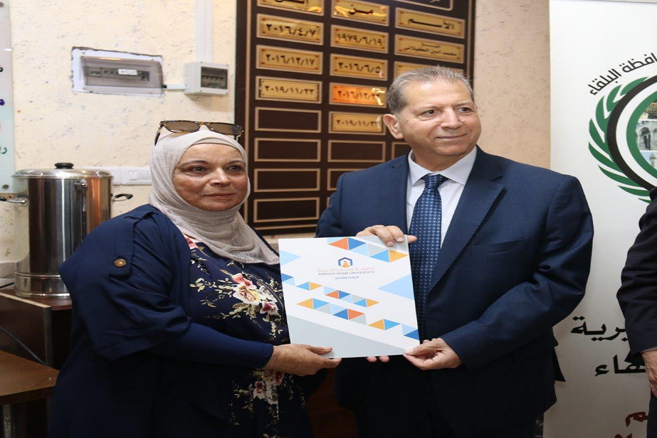 رئيس جامعة عمّان العربية يخرج المشاركين بدورة إدارة المشاريع الصغيرة والمتوسطة في البلقاء38