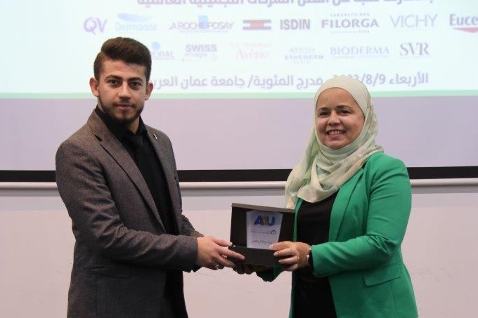 جامعة عمان العربية تنظم يوم مميز لصحة وجمال البشرة 10