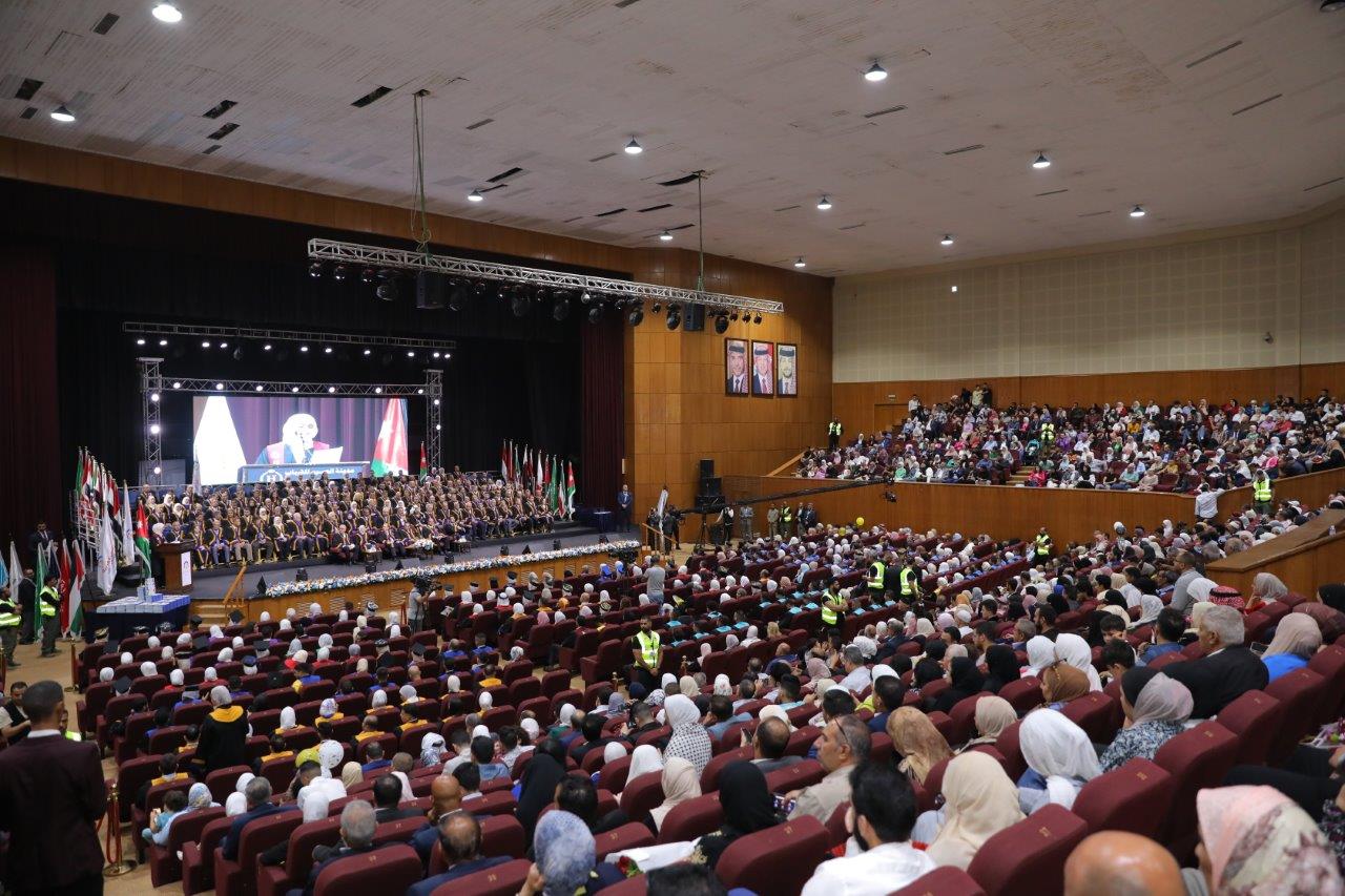 جامعة عمان العربية تحتفل بتخريج الفوج (13) من طلبة البكالوريوس والفوج (23) من طلبة الدراسات العليا18