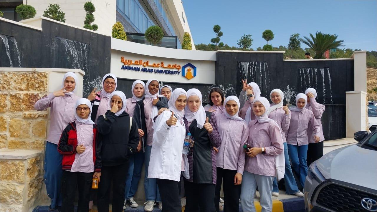 "عمان العربية" تستقبل وفداً طلابياً من مدرسة أكاديمية جسور المعرفة الدولية1