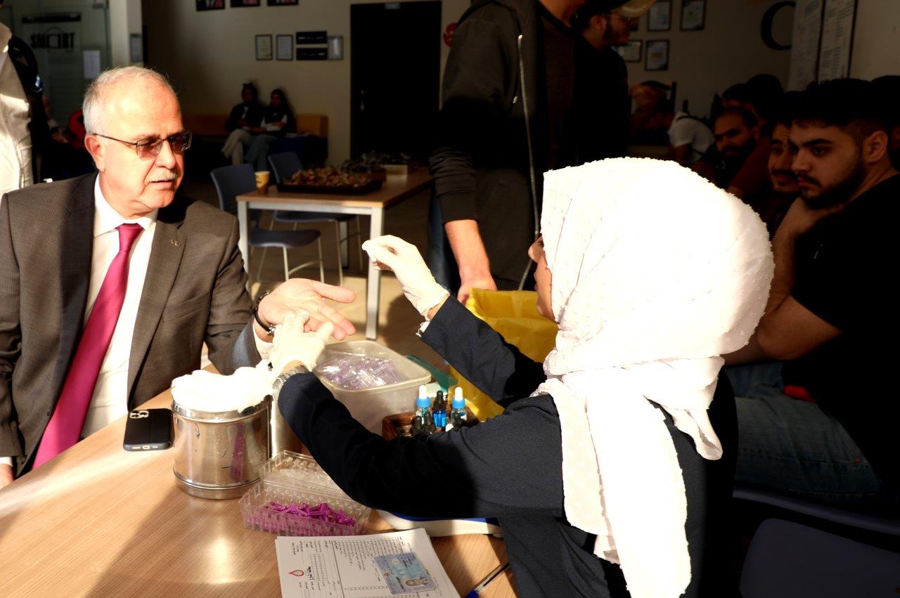 حملة التبرع بالدم للأشقاء في غزة من جامعة عمان العربية 8