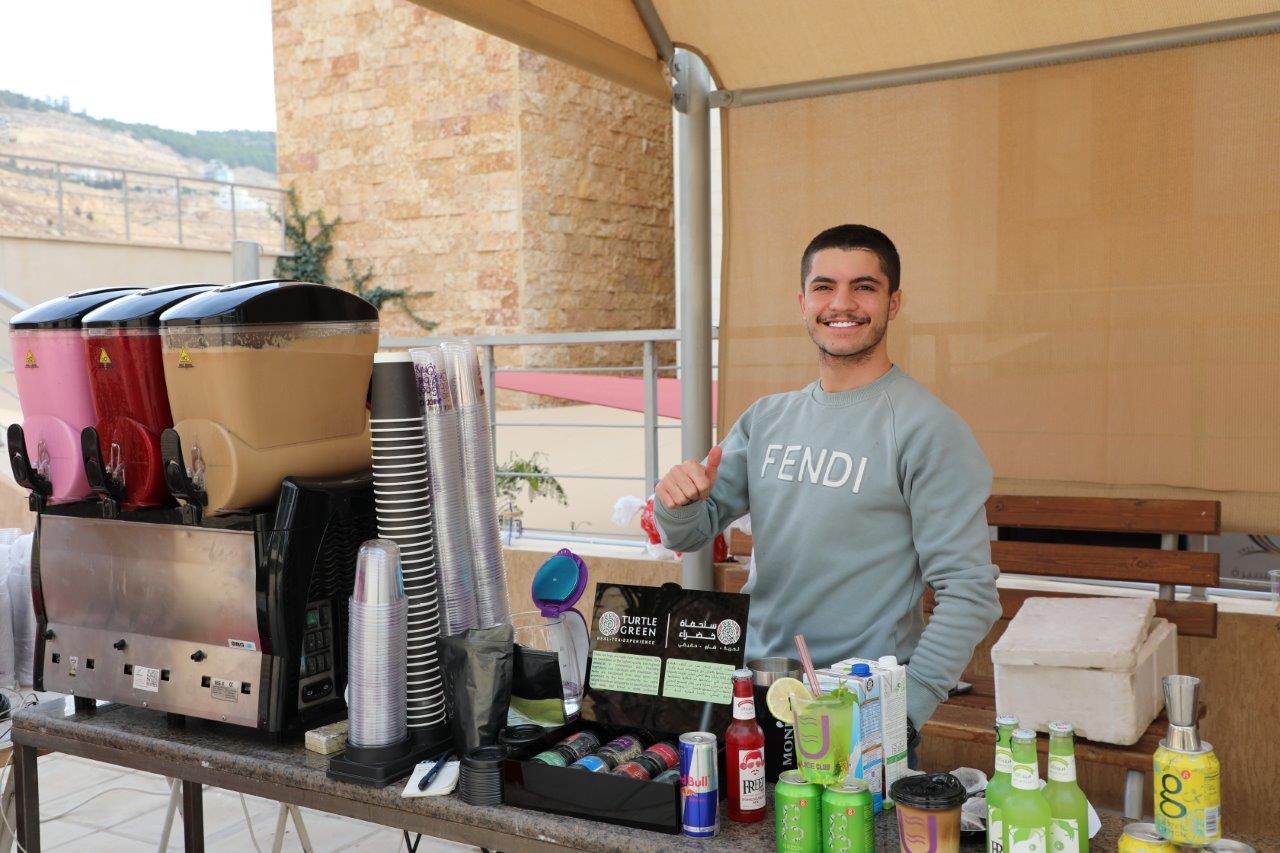 بازار مزن عمان العربية الخيري الثاني لدعم المجتمع المحلي 1