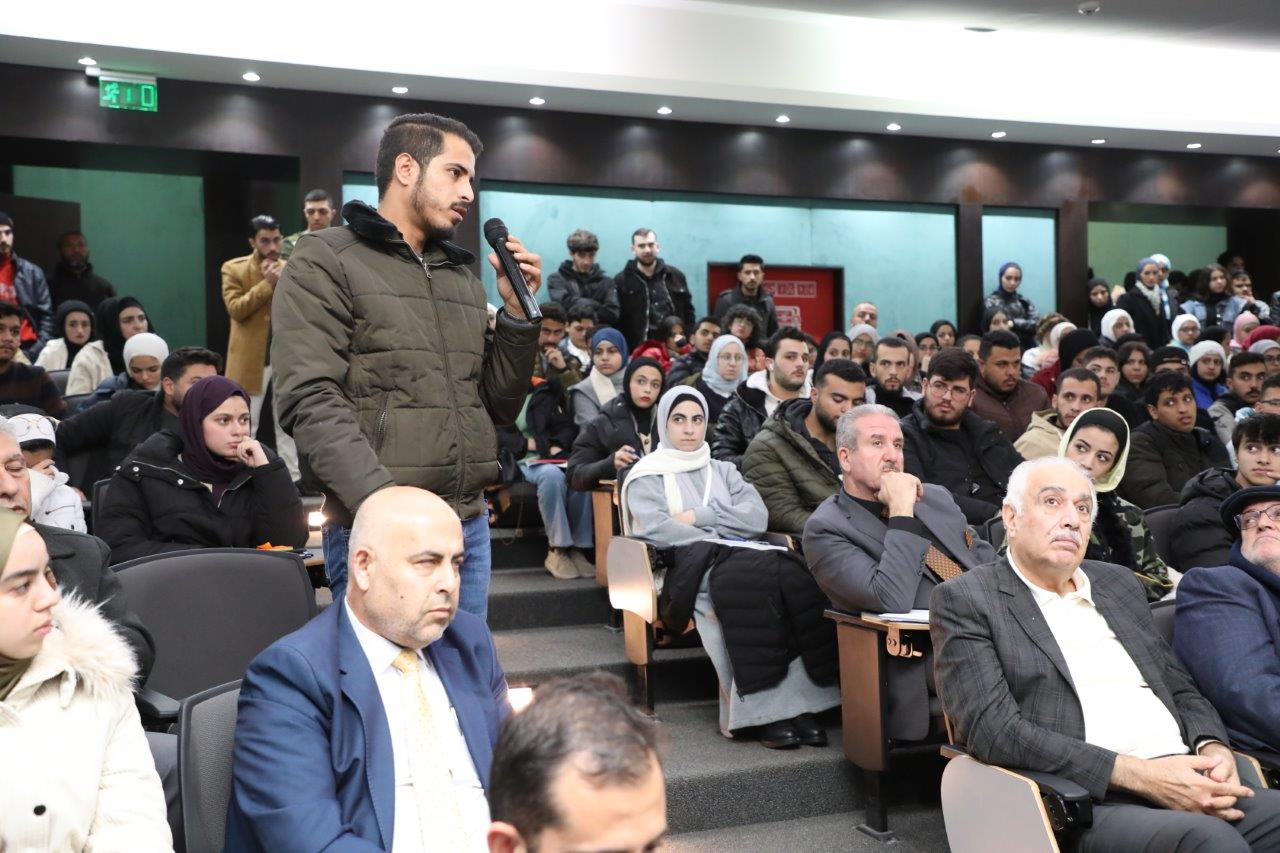 ندوة حوارية في جامعة عمان العربية بعنوان: "حرب غزة.. أبعاد ودلالات" 16