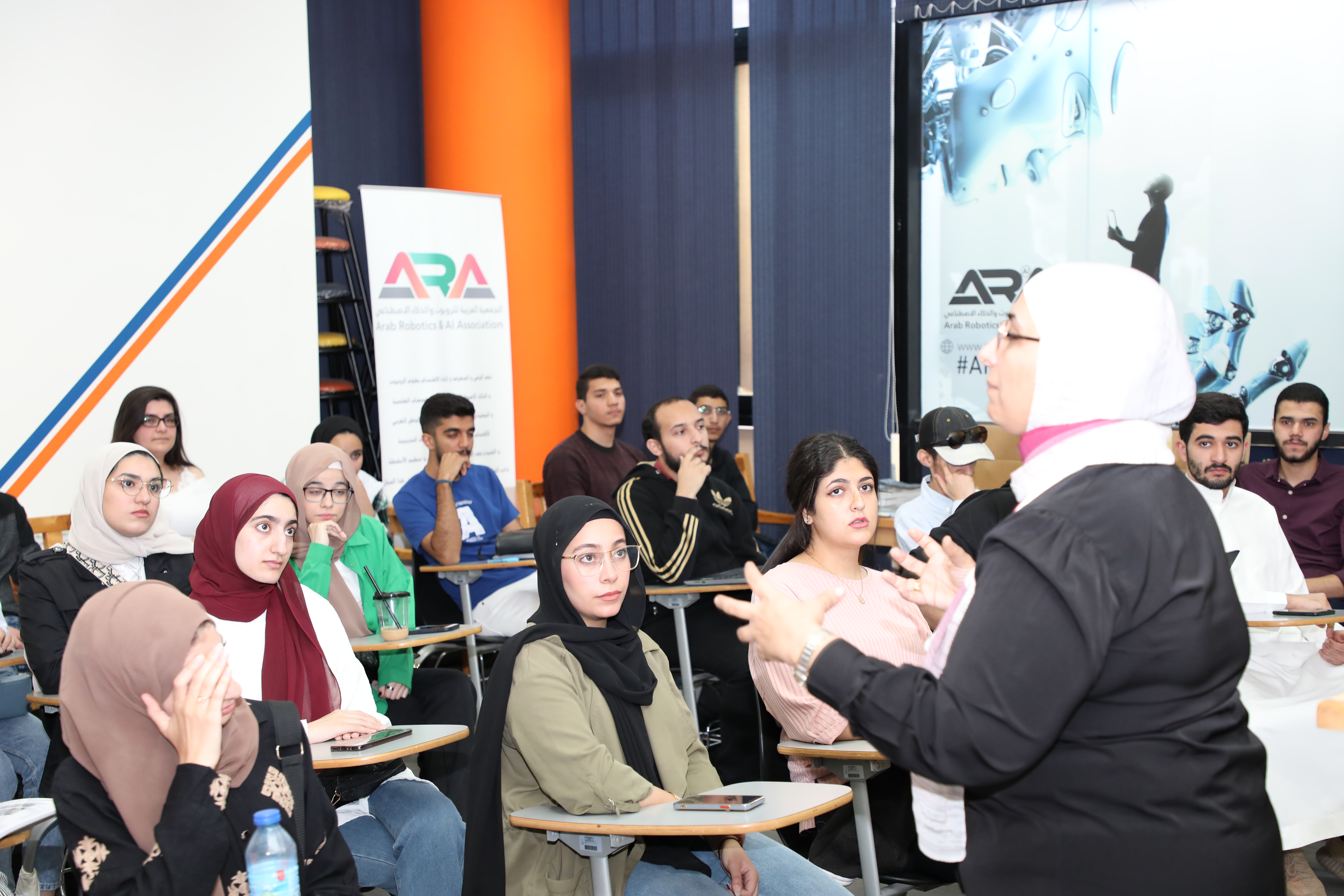ورشة تدريبية بعنوان " انترنت الأشياء والحلول الذكية IOT" في جامعة عمان العربية1