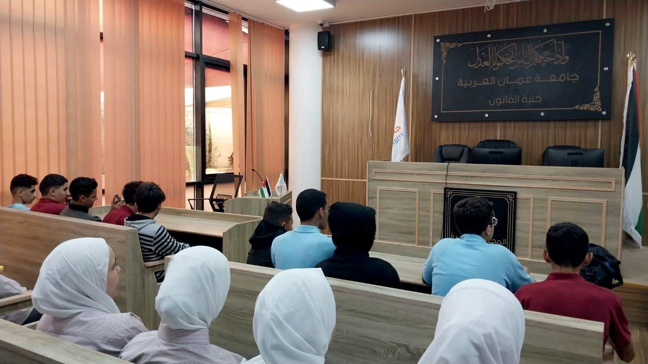 "عمان العربية" تستقبل وفداً طلابياً من مدرسة أكاديمية جسور المعرفة الدولية4