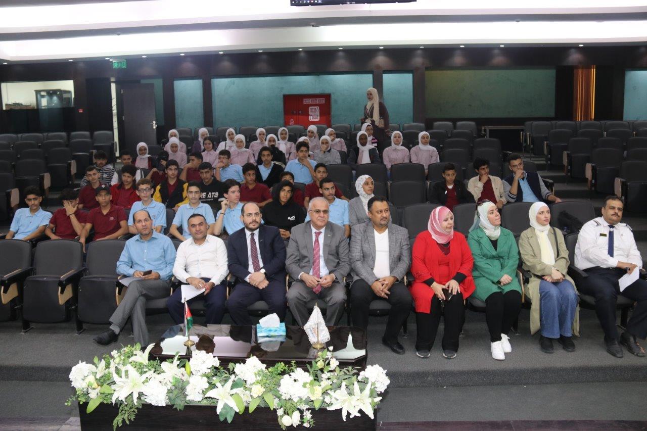 "عمان العربية" تستقبل وفداً طلابياً من مدرسة أكاديمية جسور المعرفة الدولية6