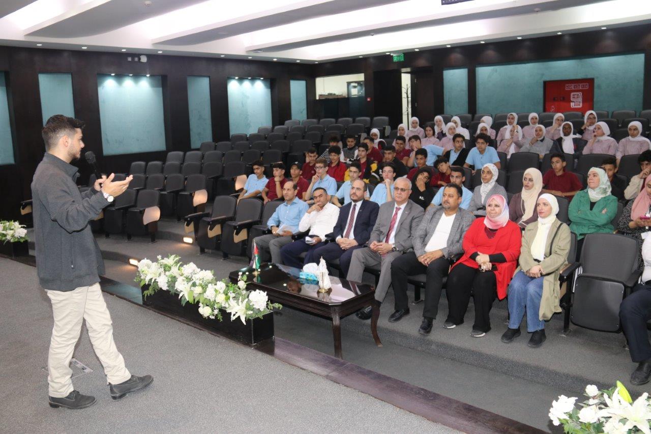 "عمان العربية" تستقبل وفداً طلابياً من مدرسة أكاديمية جسور المعرفة الدولية12