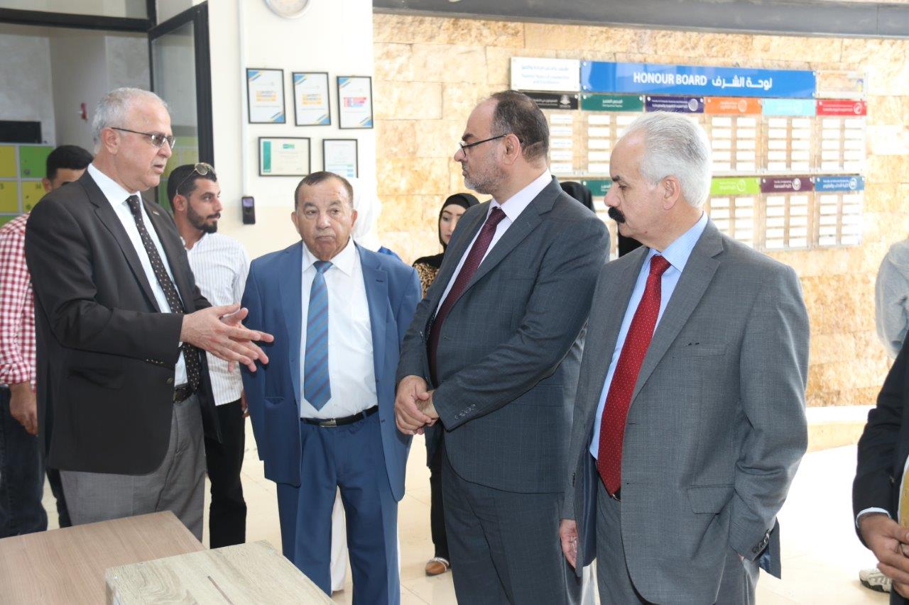 انطلاق مبادرتي (امنحني كتابك) و(إرشاد الطلبة المستجدين) في جامعة عمان العربية 2