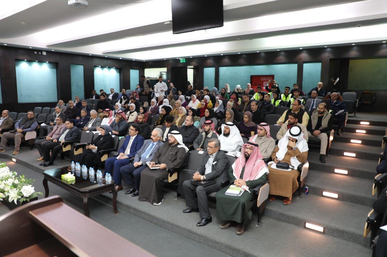 رئيس جامعة عمان العربية يلتقي طلبة الدراسات العليا والبكالوريوس في الجامعة3