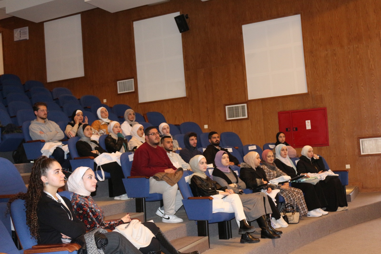 طلبة صيدلة "عمان العربية" يطلعون على عمل المؤسسة العامة للغذاء والدواء2