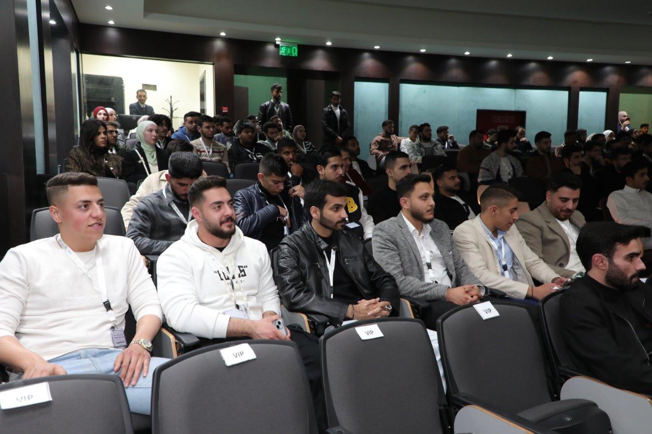 حاسوبية "عمان العربية" تقيم فعاليات اليوم العلمي المفتوح 2024 43