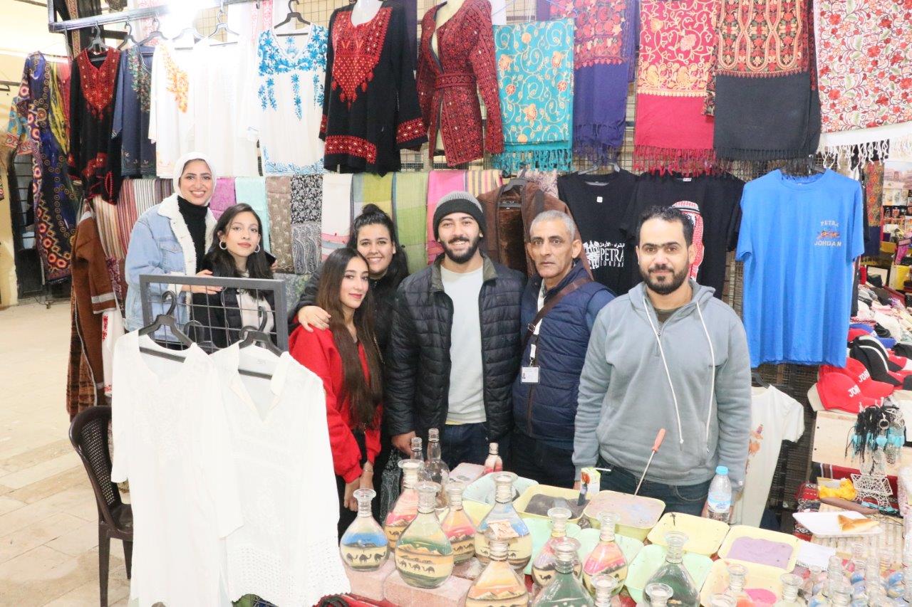 رحلة تعليمية للتعرف على المفاهيم الريادية لطلبة "عمان العربية"11