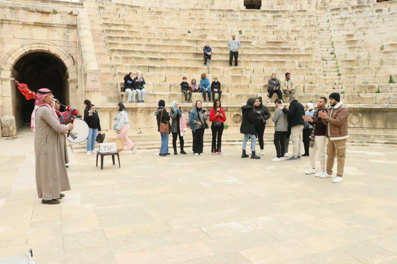 رحلة تعليمية للتعرف على المفاهيم الريادية لطلبة "عمان العربية"15