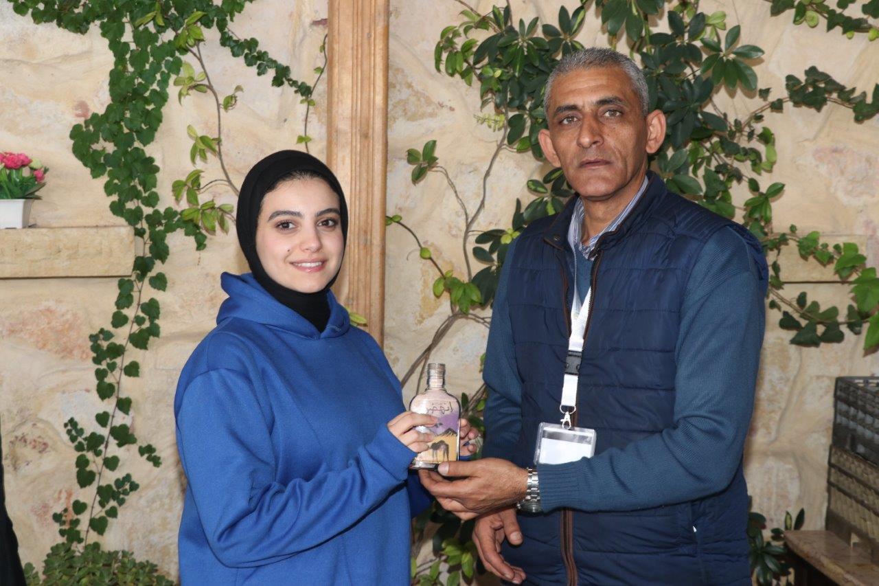 رحلة تعليمية للتعرف على المفاهيم الريادية لطلبة "عمان العربية"27