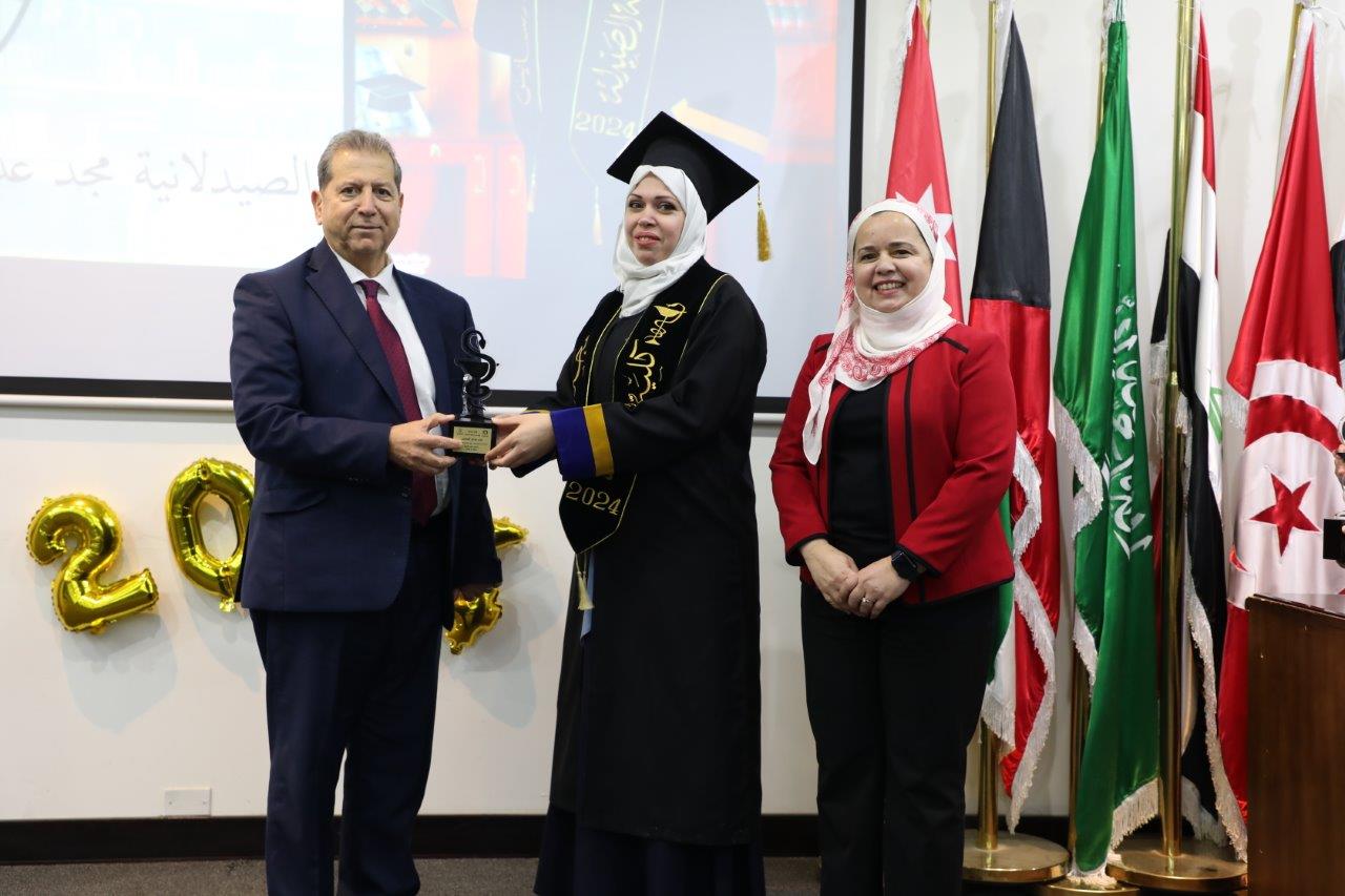 خريجو صيدلة "عمان العربية" يؤدون القسم القانوني ملتزمين بأخلاقيات المهنة22