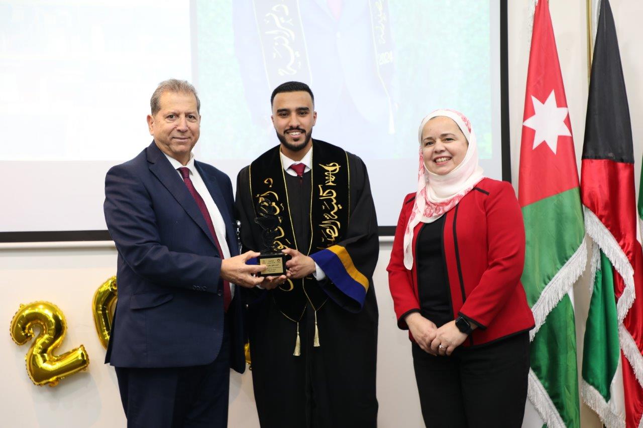 خريجو صيدلة "عمان العربية" يؤدون القسم القانوني ملتزمين بأخلاقيات المهنة31