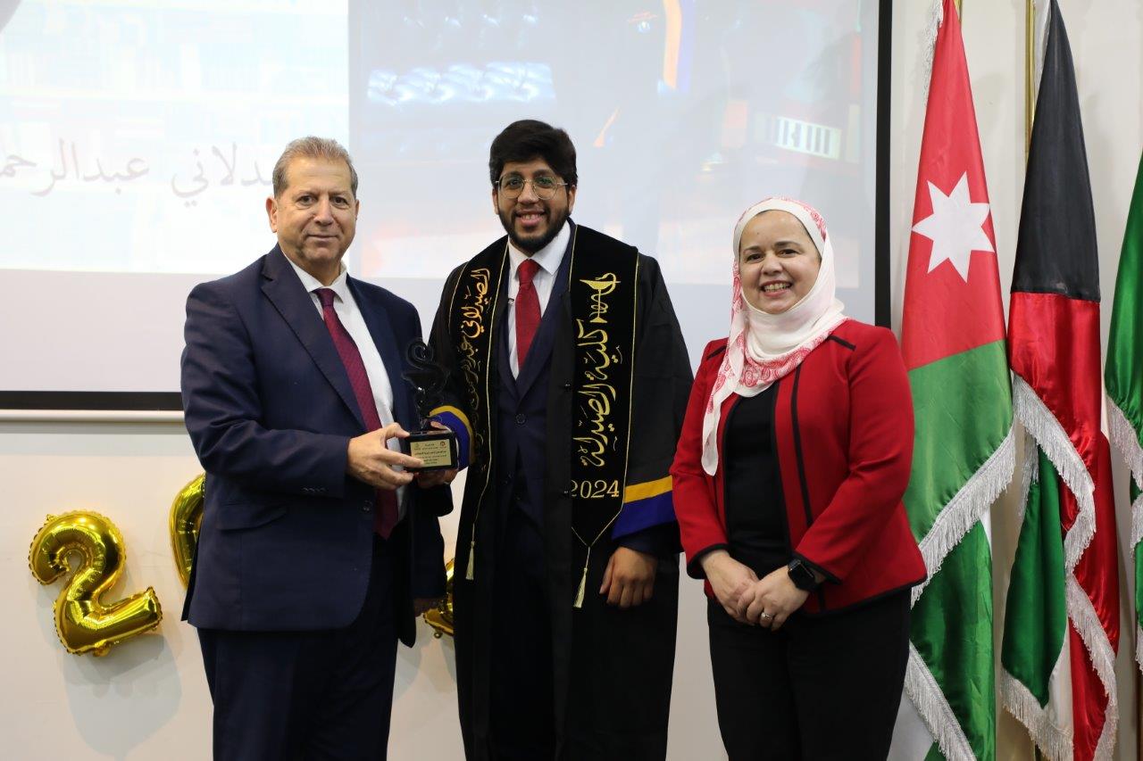 خريجو صيدلة "عمان العربية" يؤدون القسم القانوني ملتزمين بأخلاقيات المهنة33