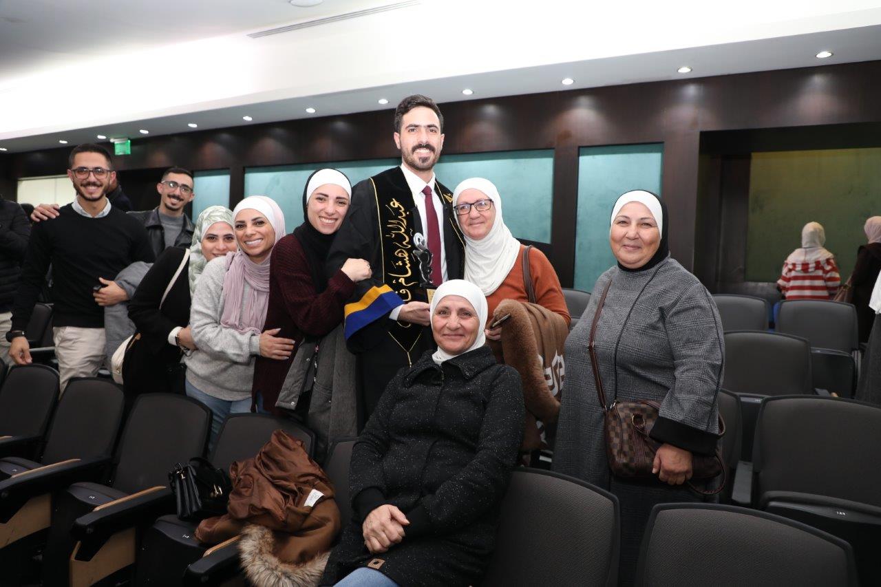 خريجو صيدلة "عمان العربية" يؤدون القسم القانوني ملتزمين بأخلاقيات المهنة40