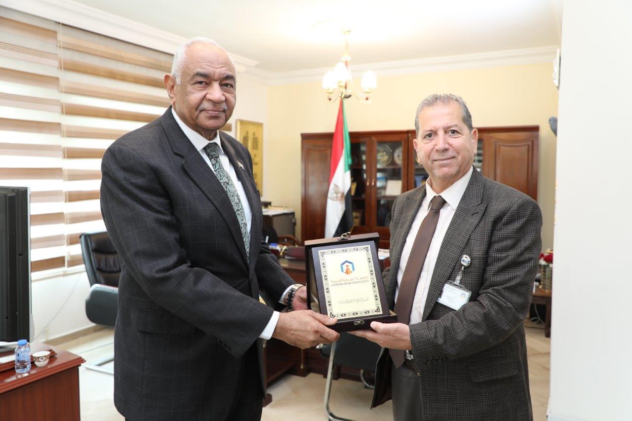 السفير السوداني يستقبل رئيس جامعة عمان العربية لبحث تعزيز التعاون الأكاديمي والبحثي8