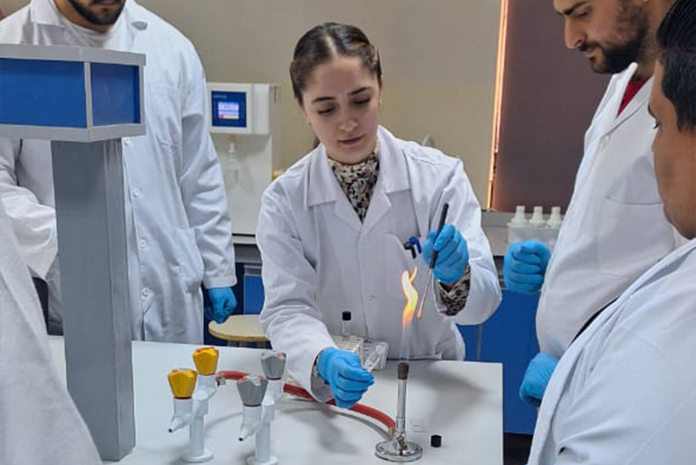 ورشة متقدمة حول علم الأحياء الدقيقة لطلبة صيدلة "عمان العربية"2