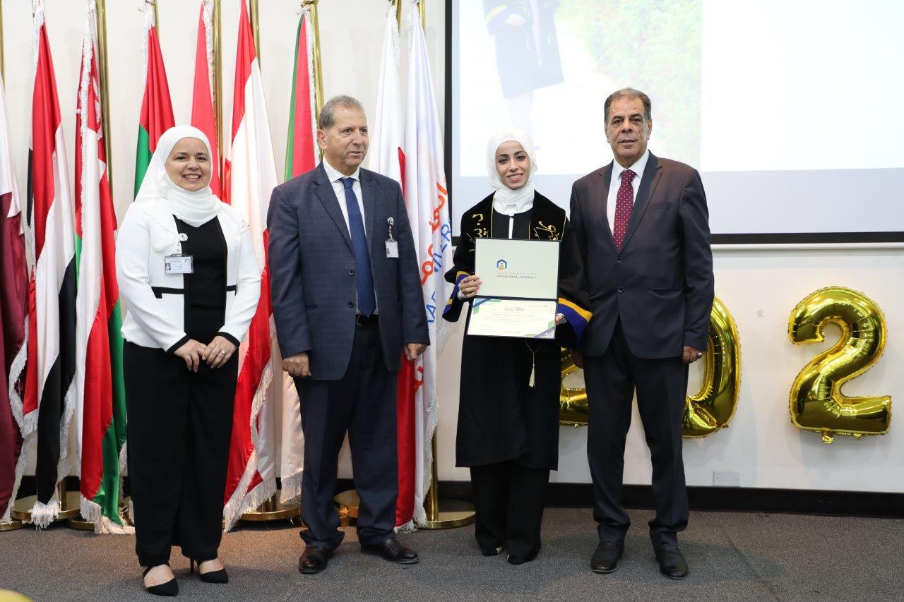 طلبة الصيدلة في "عمان العربية" يؤدون القسم أمام نقيب الصيادلة بحضور رئيس الجامعة22