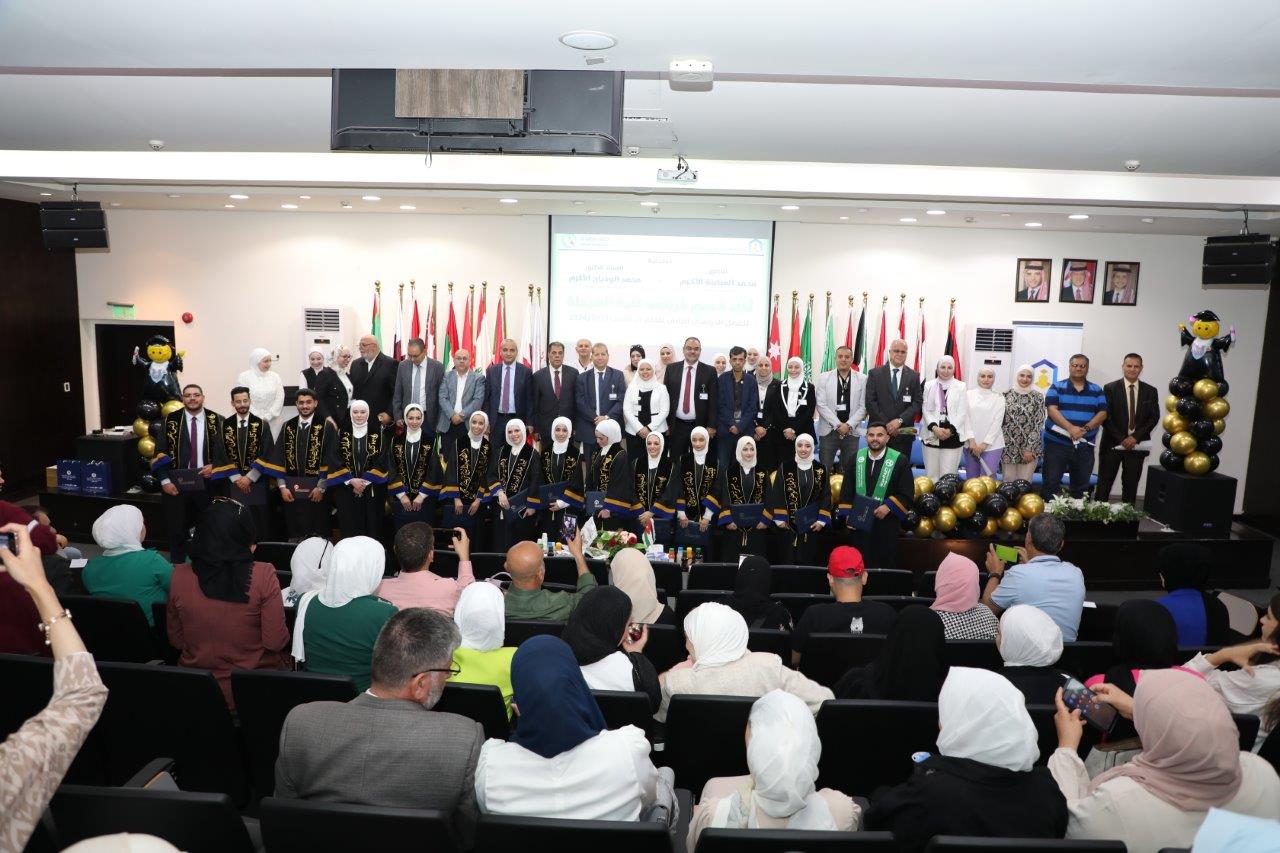 طلبة الصيدلة في "عمان العربية" يؤدون القسم أمام نقيب الصيادلة بحضور رئيس الجامعة34