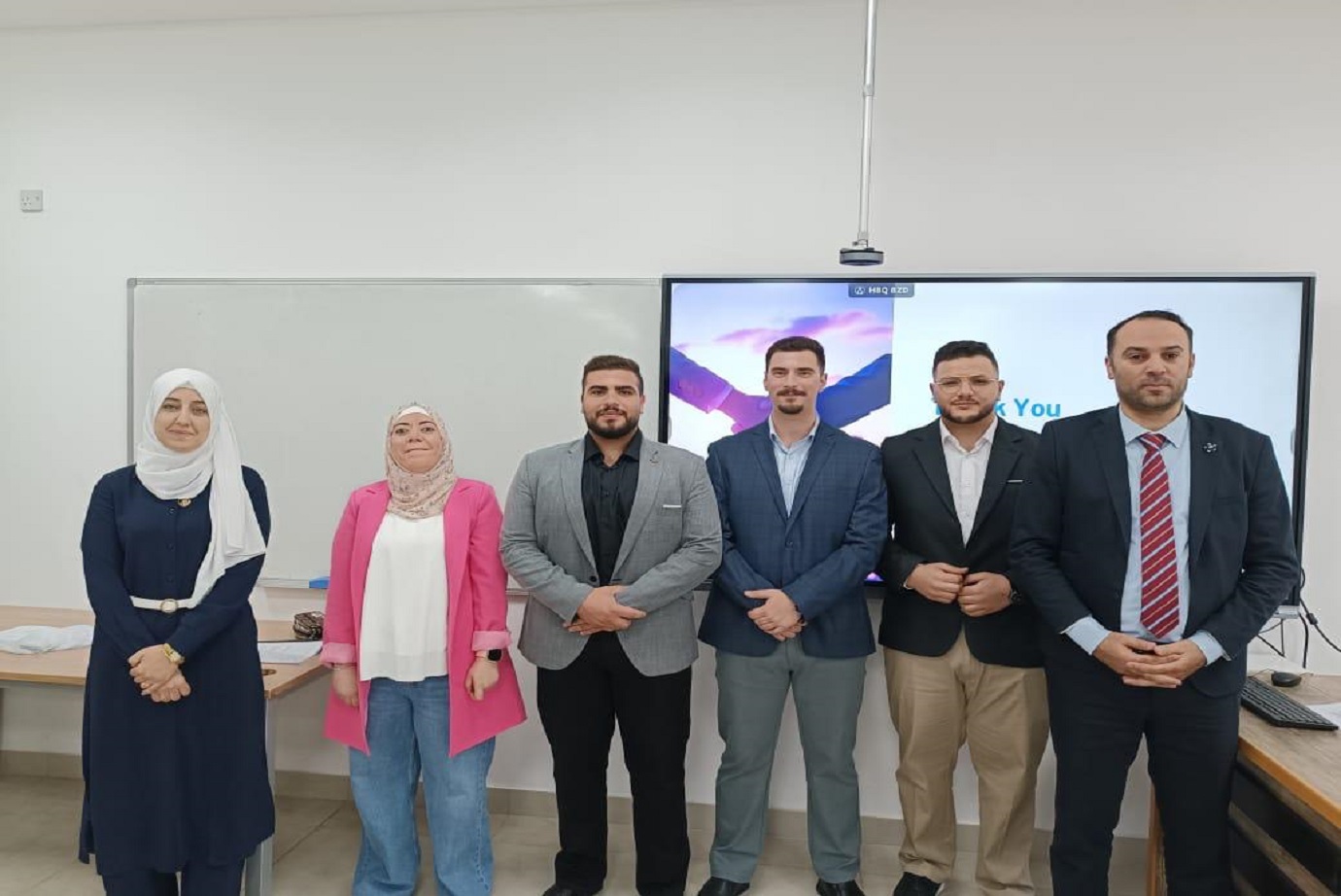 طلبة العلوم الحاسوبية والمعلوماتية في "عمان العربية" يناقشون مشاريع تخرجهم المتميزة5