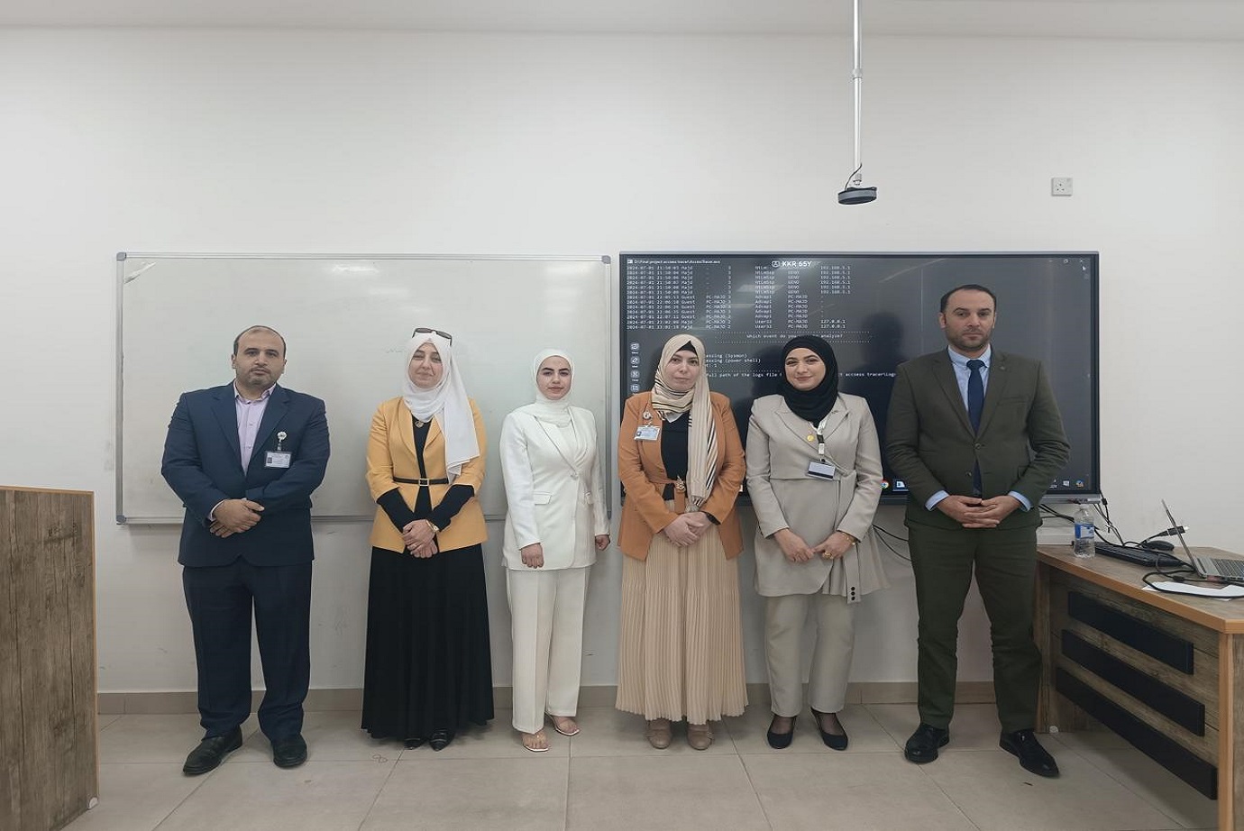طلبة العلوم الحاسوبية والمعلوماتية في "عمان العربية" يناقشون مشاريع تخرجهم المتميزة4