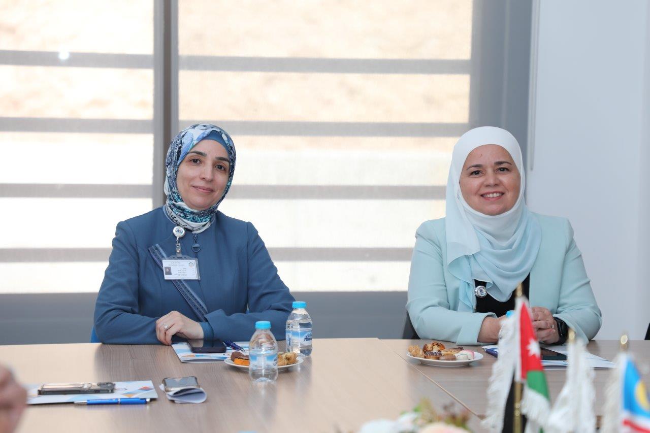 رئيس جامعة عمان العربية يستقبل وفداً أكاديمياً من جامعات ماليزية مرموقة10