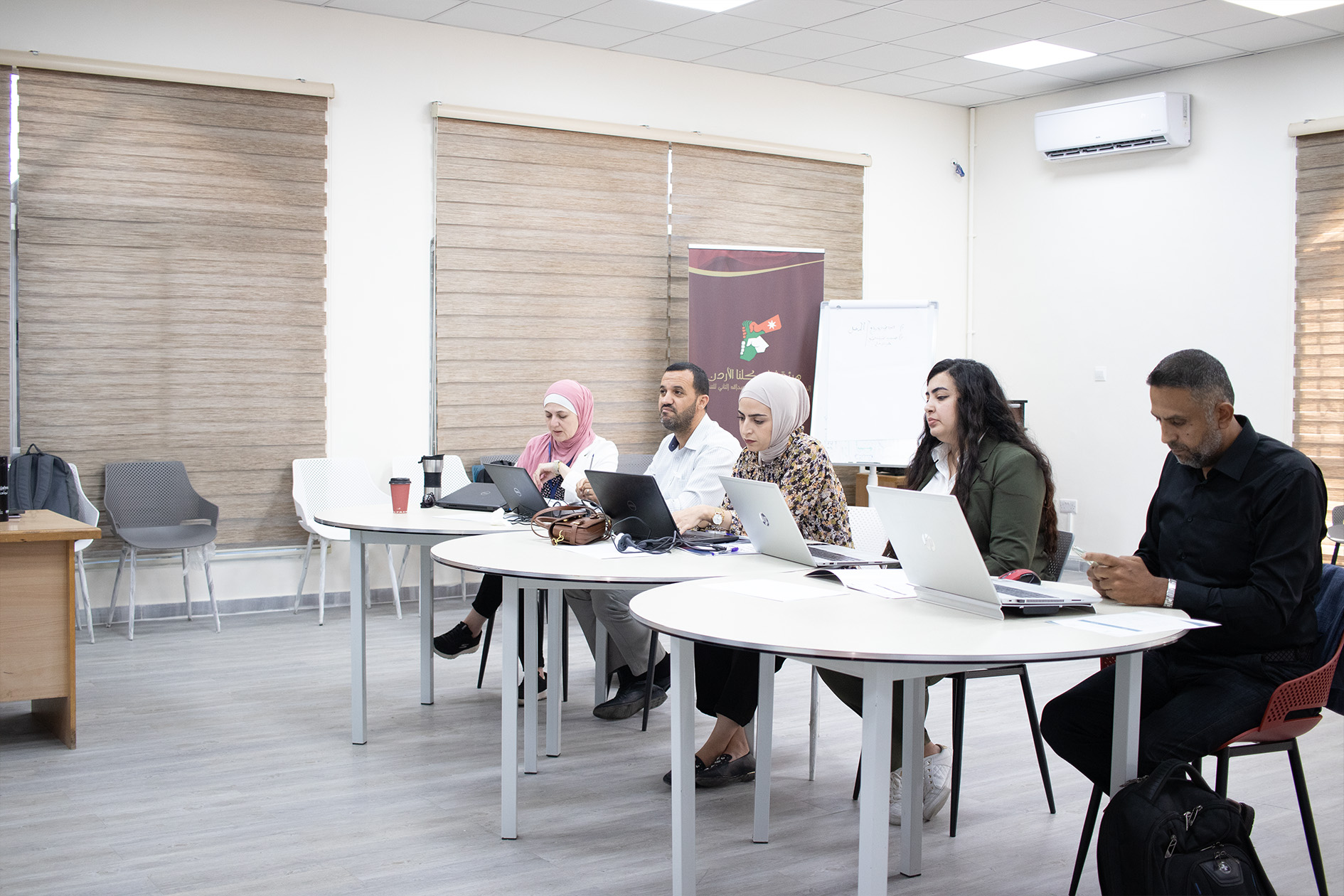 جامعة عمان العربية تشارك في تحكيم مشاريع في شركة انتروجيت1