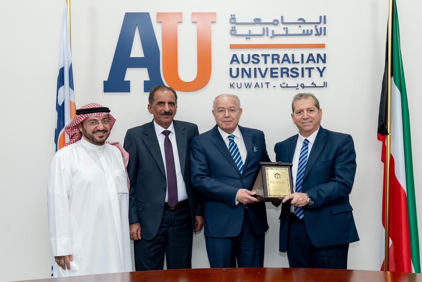 رئيس جامعة عمان العربية يزور الجامعة الاسترالية في الكويت8