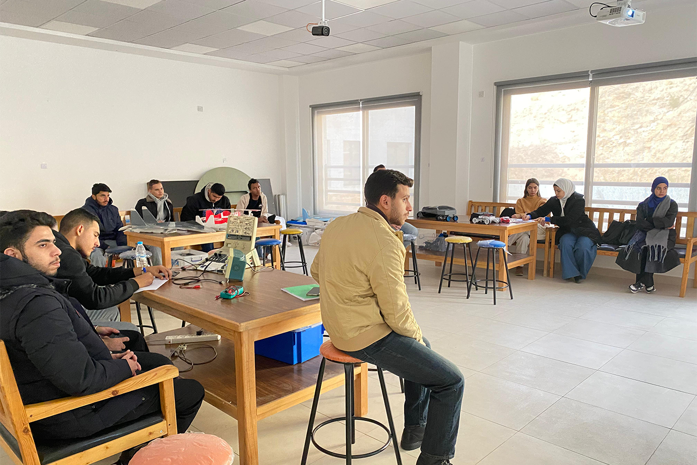 جامعة عمان العربية تعزز مهارات طلبتها وخريجيها بدورات تدريبية مجانية3