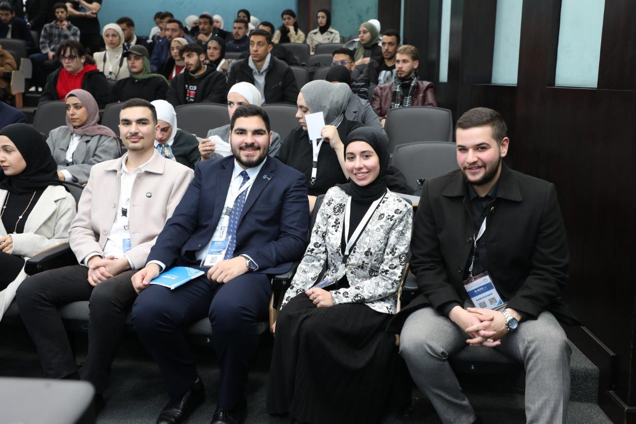جامعة عمان العربية تفتتح الفرع الطلابي لمنظمة IEEE وتستعرض ابتكارات الطلبة في مجالات الهندسة والتكنولوجيا26