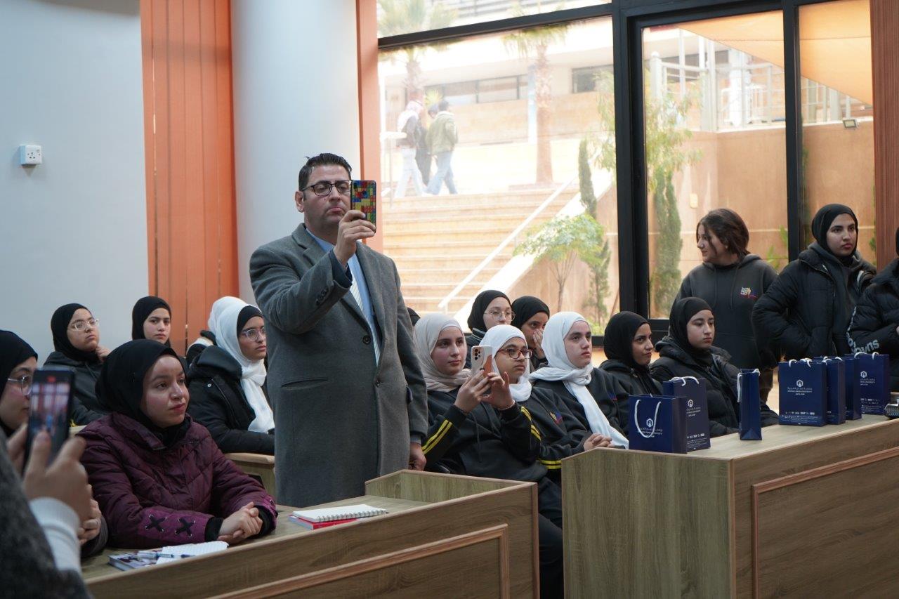 "عمان العربية" تستقبل وفداً من مدرسة أكاديمية جسور المعرفة الدولية في إطار تعزيز دورها الأكاديمي9