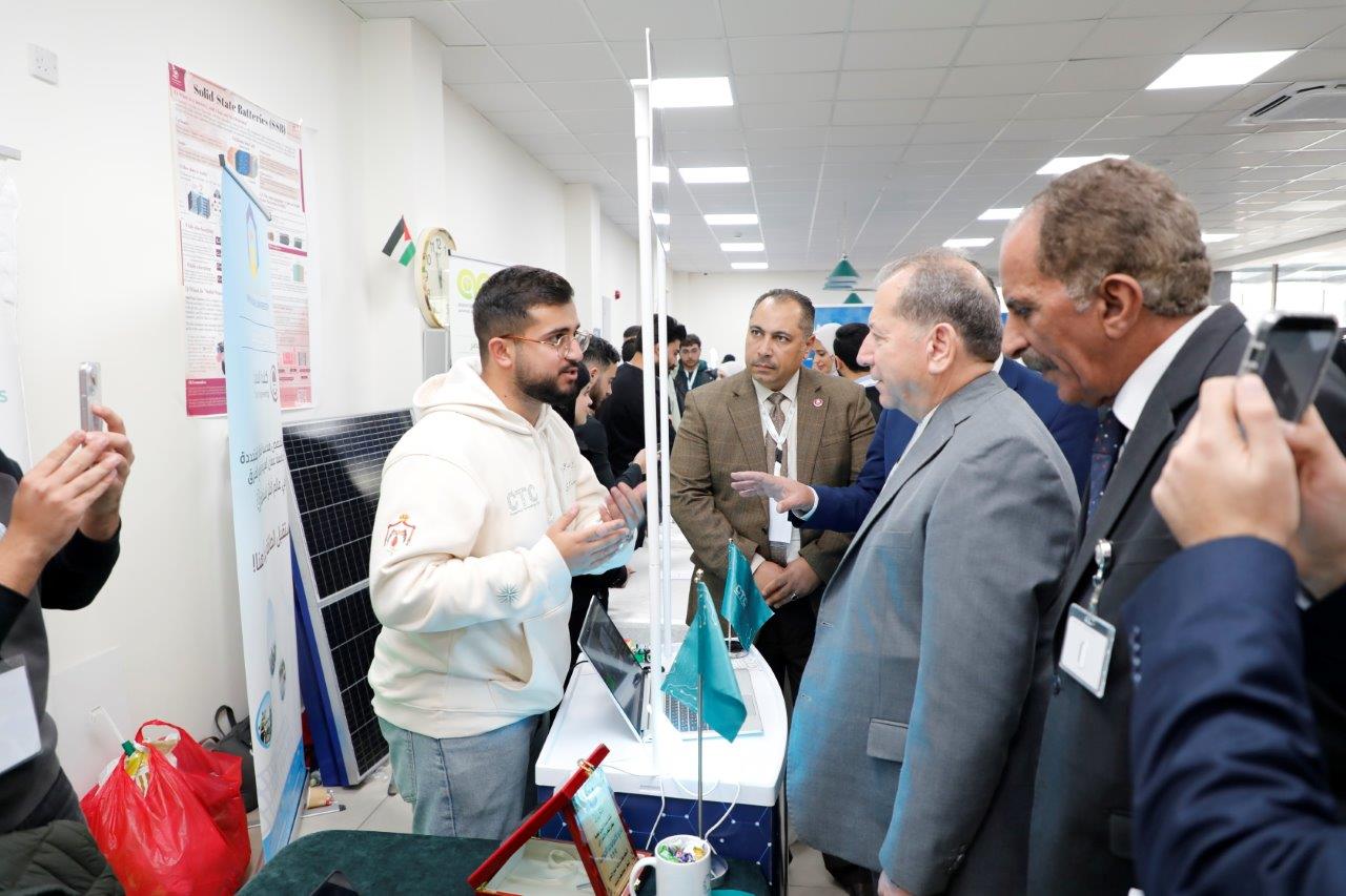 جامعة عمان العربية تفتتح الفرع الطلابي لمنظمة IEEE وتستعرض ابتكارات الطلبة في مجالات الهندسة والتكنولوجيا7