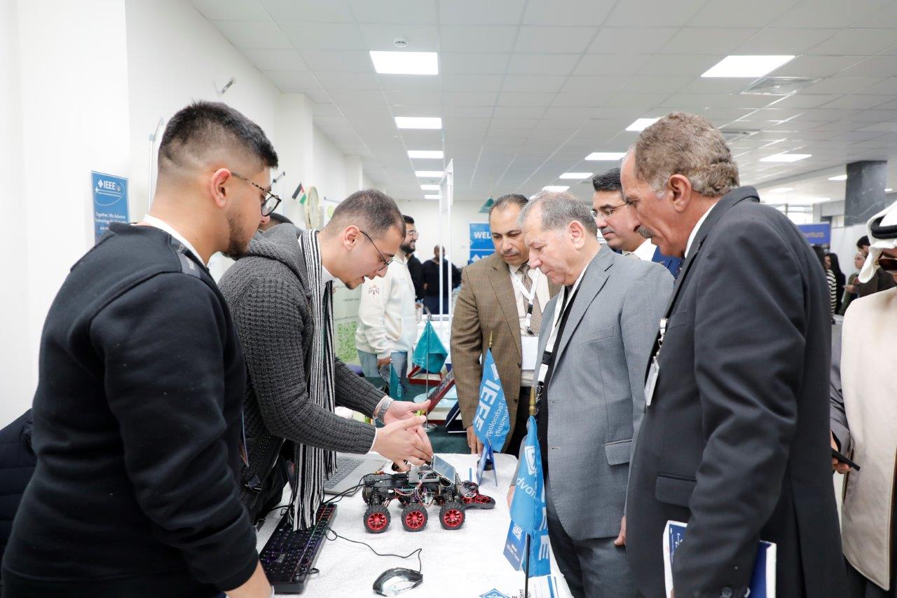 جامعة عمان العربية تفتتح الفرع الطلابي لمنظمة IEEE وتستعرض ابتكارات الطلبة في مجالات الهندسة والتكنولوجيا8