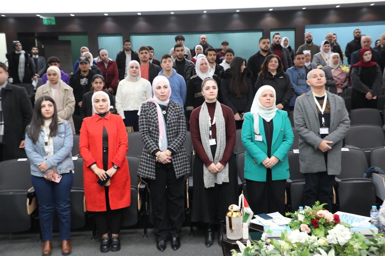 كلية الصيدلة في "جامعة عمان العربية" تحتفي بإنجازات طلبتها في حفل تكريم مميز1