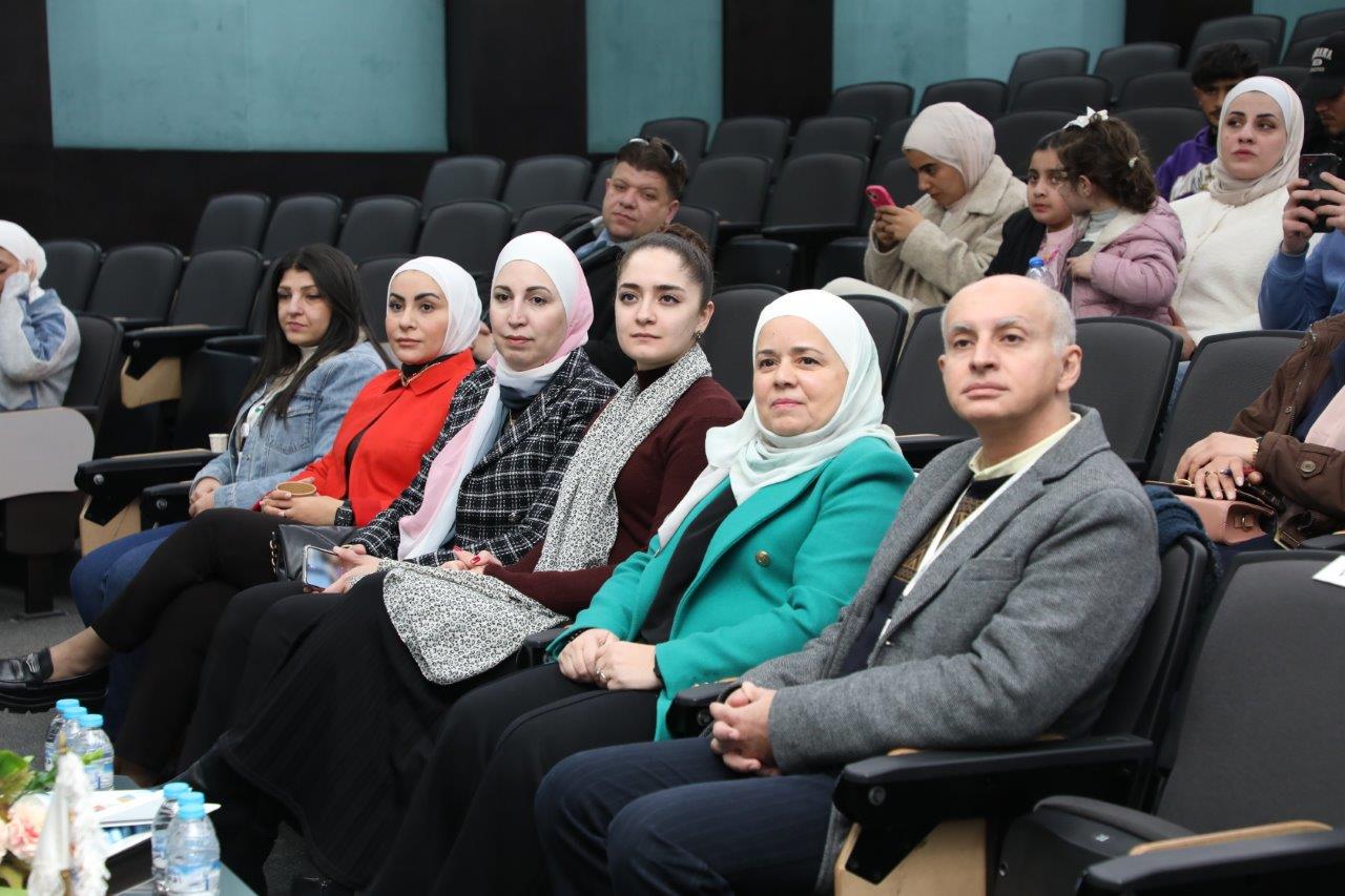 كلية الصيدلة في "جامعة عمان العربية" تحتفي بإنجازات طلبتها في حفل تكريم مميز3