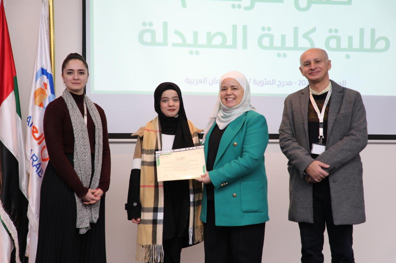 كلية الصيدلة في "جامعة عمان العربية" تحتفي بإنجازات طلبتها في حفل تكريم مميز7
