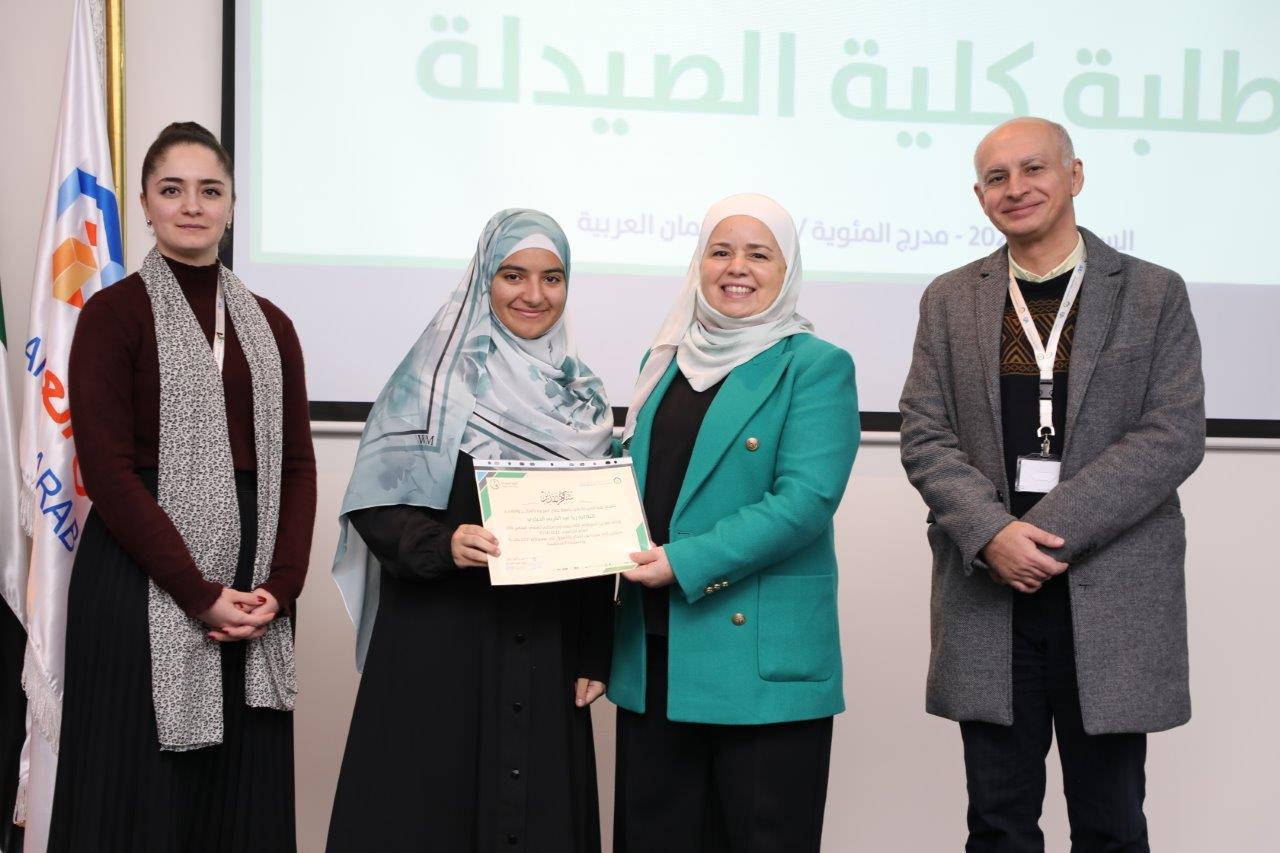 كلية الصيدلة في "جامعة عمان العربية" تحتفي بإنجازات طلبتها في حفل تكريم مميز8