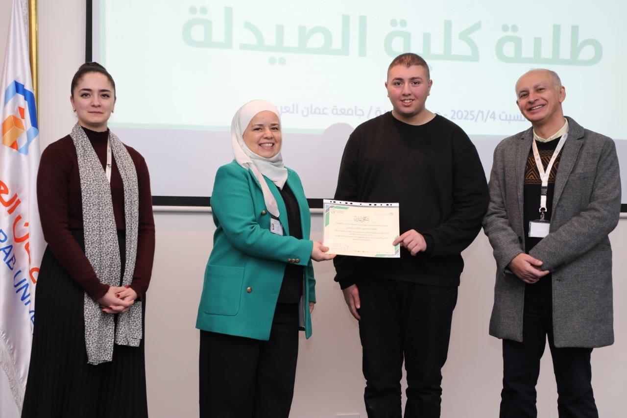 كلية الصيدلة في "جامعة عمان العربية" تحتفي بإنجازات طلبتها في حفل تكريم مميز11