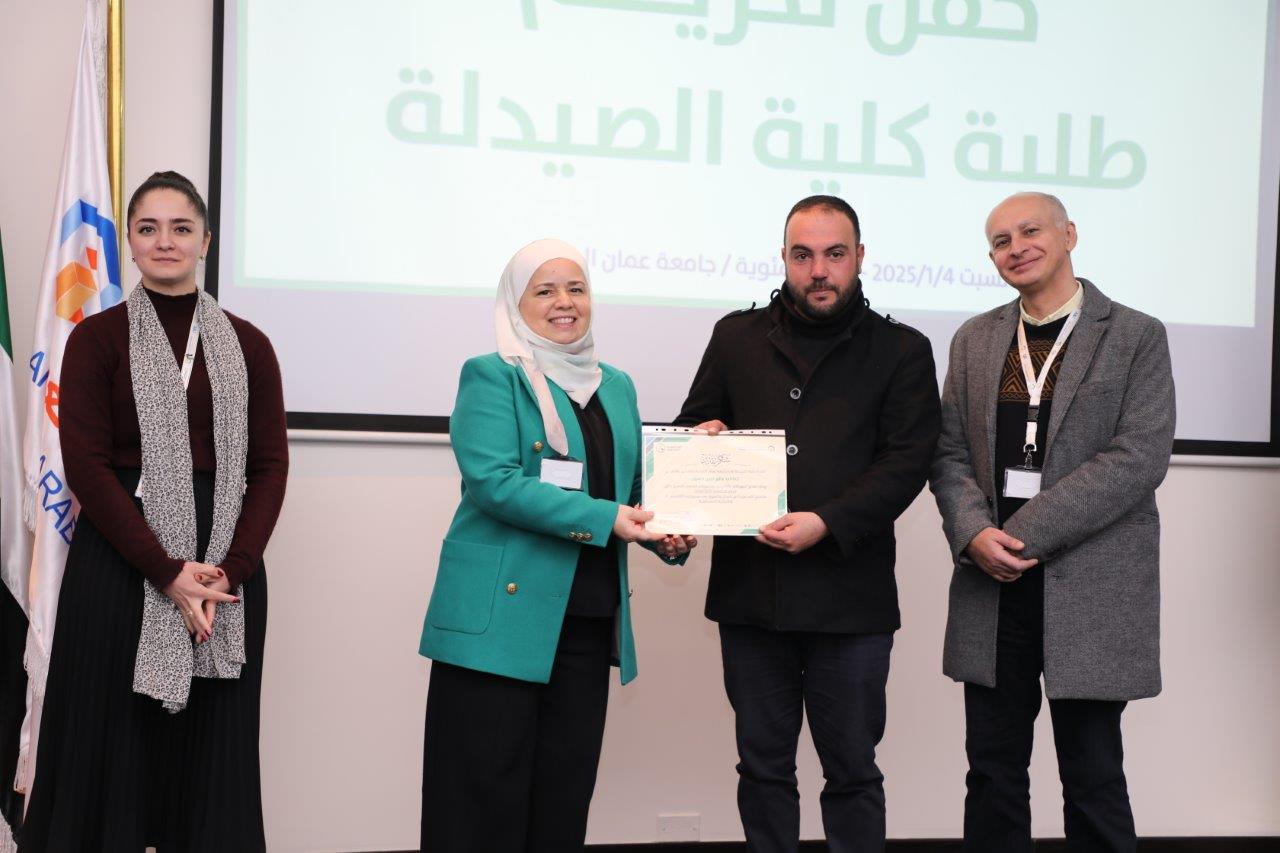 كلية الصيدلة في "جامعة عمان العربية" تحتفي بإنجازات طلبتها في حفل تكريم مميز14