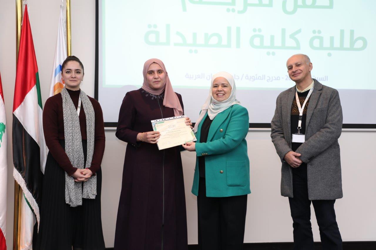 كلية الصيدلة في "جامعة عمان العربية" تحتفي بإنجازات طلبتها في حفل تكريم مميز17
