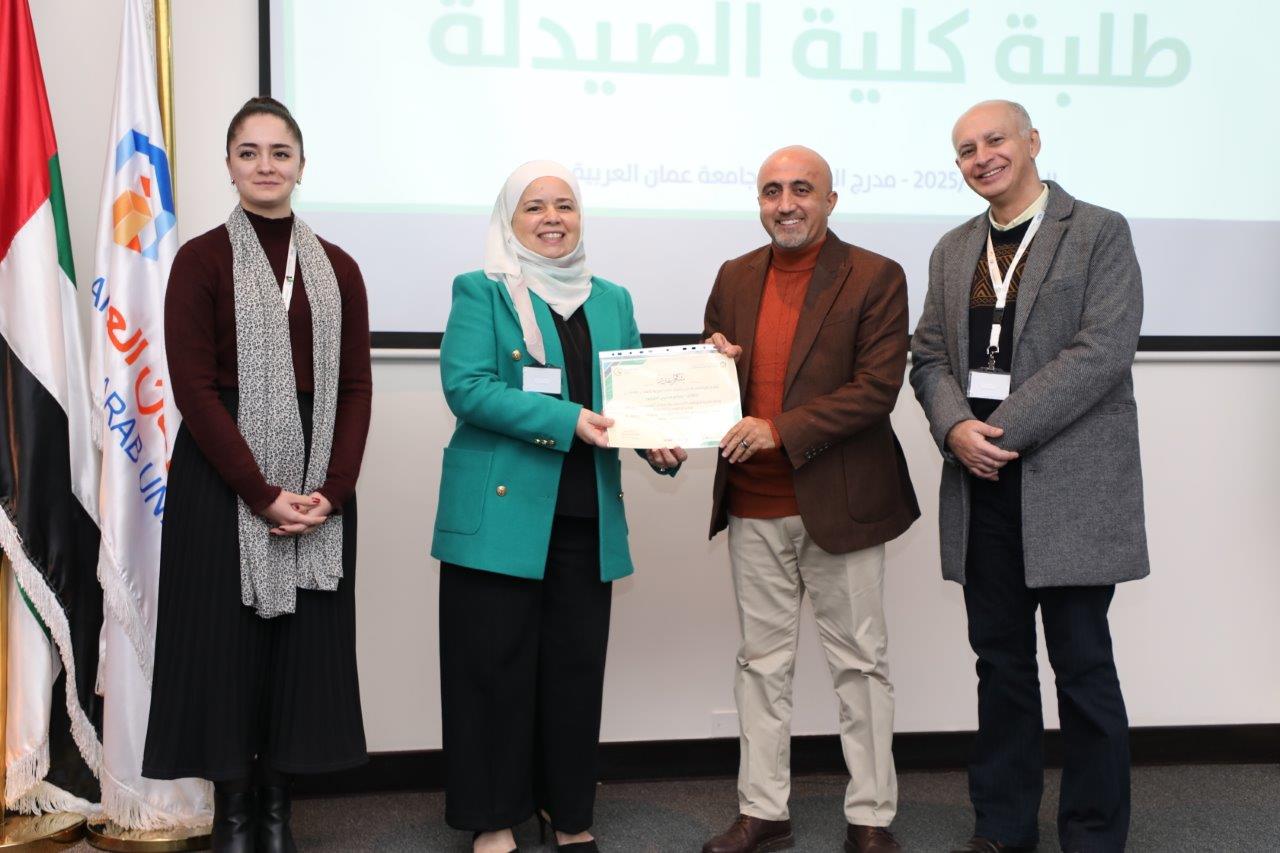 كلية الصيدلة في "جامعة عمان العربية" تحتفي بإنجازات طلبتها في حفل تكريم مميز19