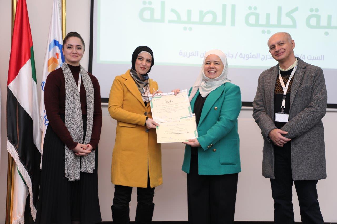 كلية الصيدلة في "جامعة عمان العربية" تحتفي بإنجازات طلبتها في حفل تكريم مميز20